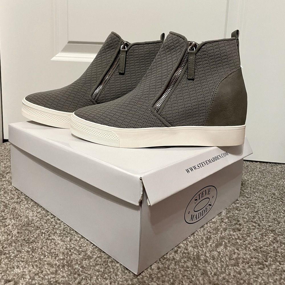 Steve Madden High Top Sneakers